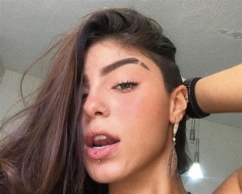 Eyebrow Slits: Unveiling Their Meaning and LGBTQ+ Significance.